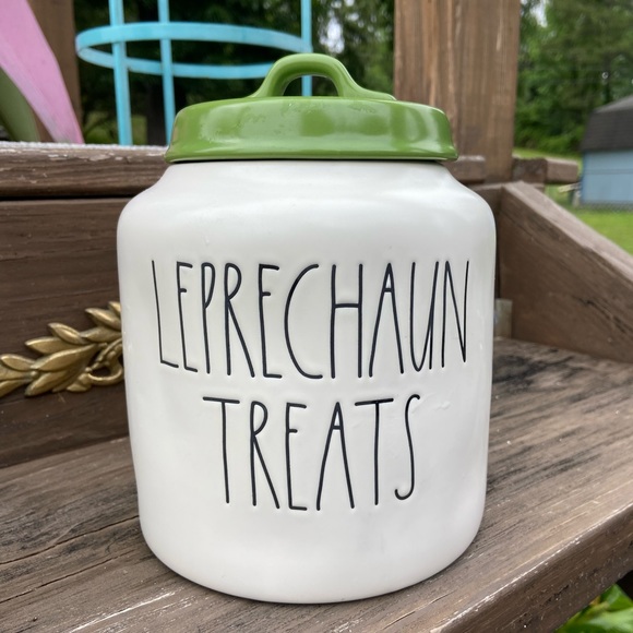 Rae Dunn cookie jar leprechaun treats - Picture 1 of 7